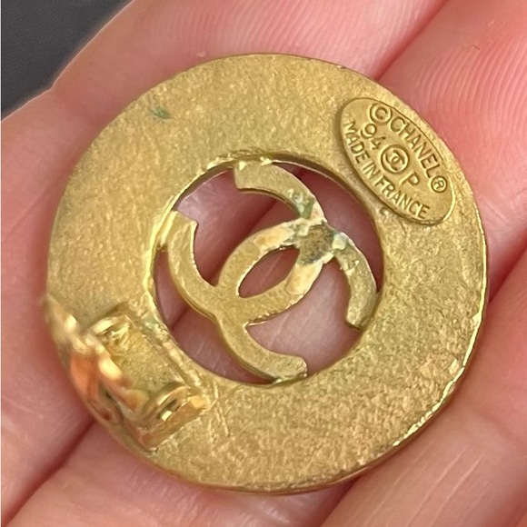CHANEL Vintage Clip On Earrings - Picture 3 of 5